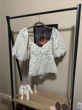 NWOT | Free the Roses Blue Floral Puff Sleeve Peplum Top
